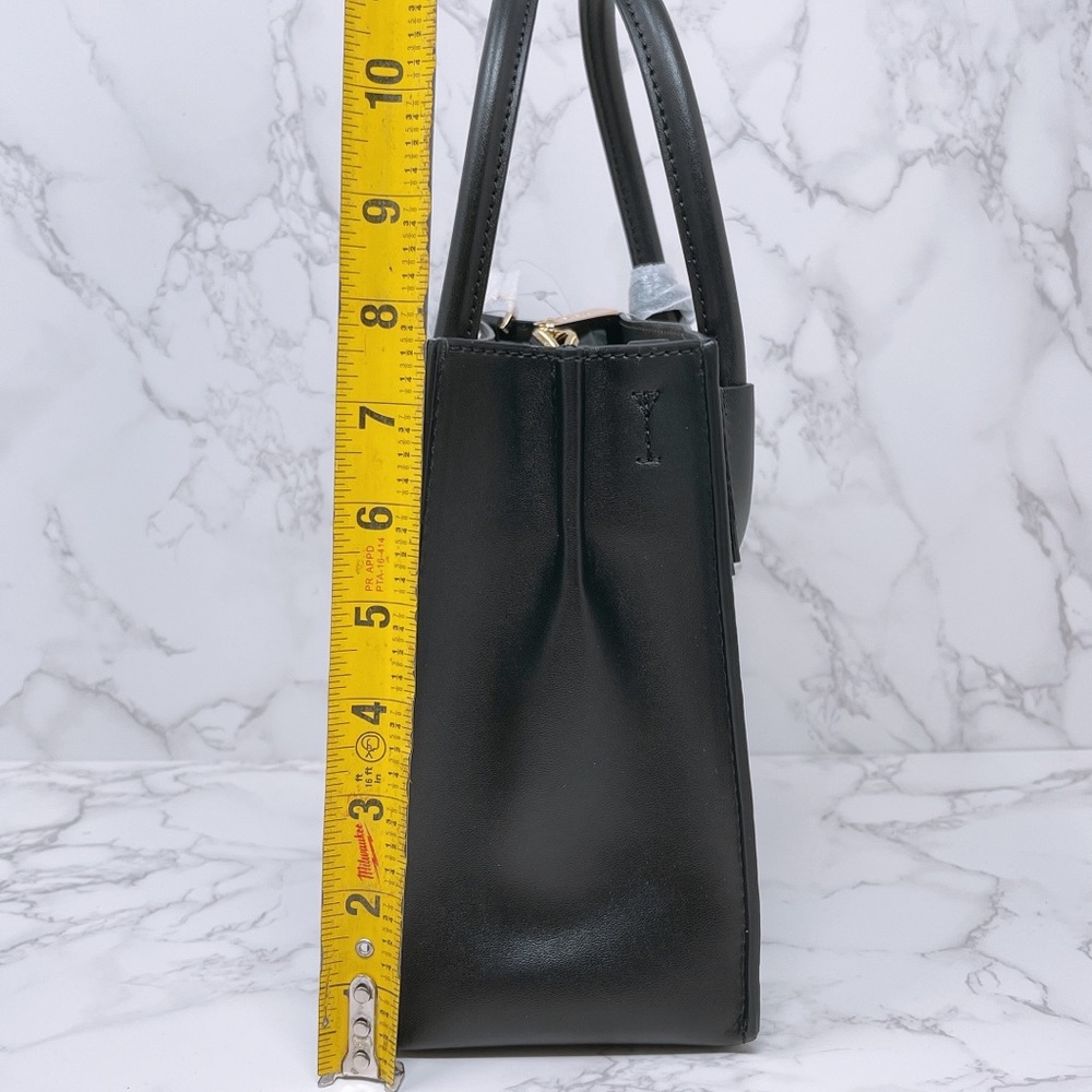 Michael Kors Mercer Medium Messenger - Picture 4 of 11
